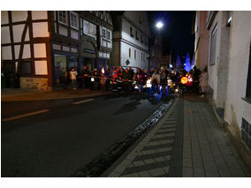 Sankt Martin Laternenumzug durch die Stadt (Foto: Karl-Franz Thiede)